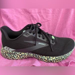 Womens brooks shoes